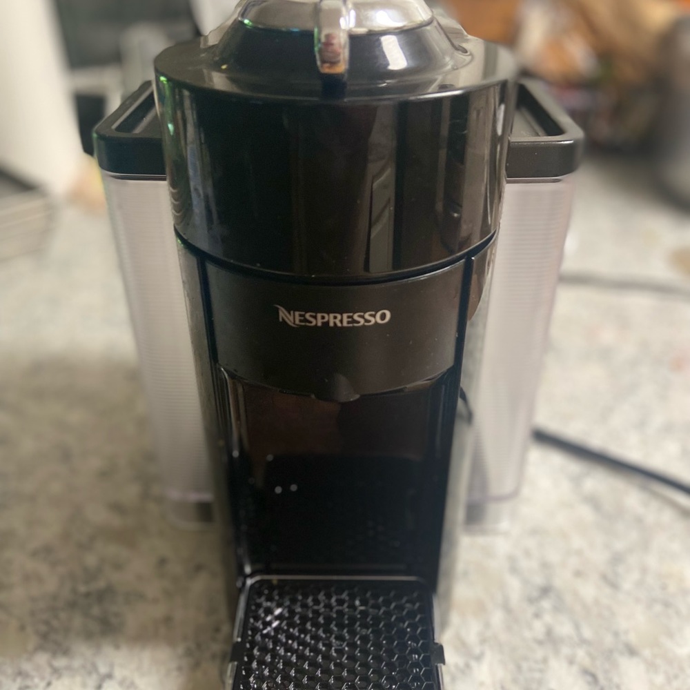 Nespresso DeLonghi Vertuo Evoluo Coffee & Espresso Single-Serve Machine
